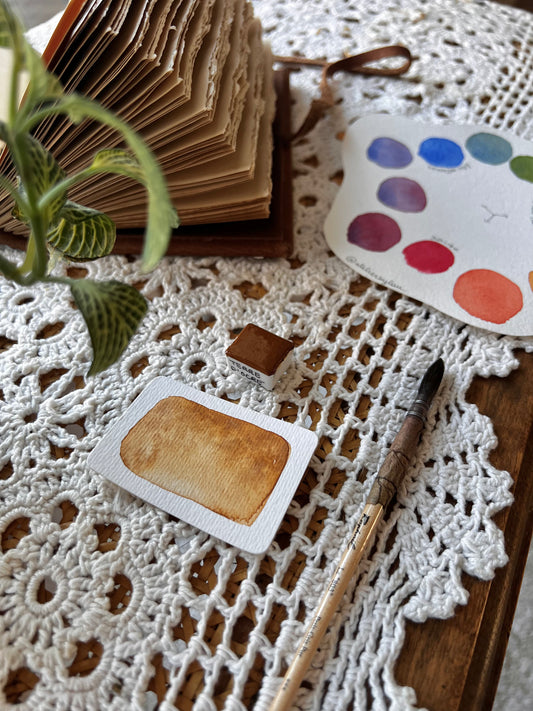 Godet d'aquarelle artisanale à l'unité - Couleur Terre d'Ocre - Pigments Extra-fins - Fabrication locale, fait au Canada, à Montréal dans mon Atelier by Lau