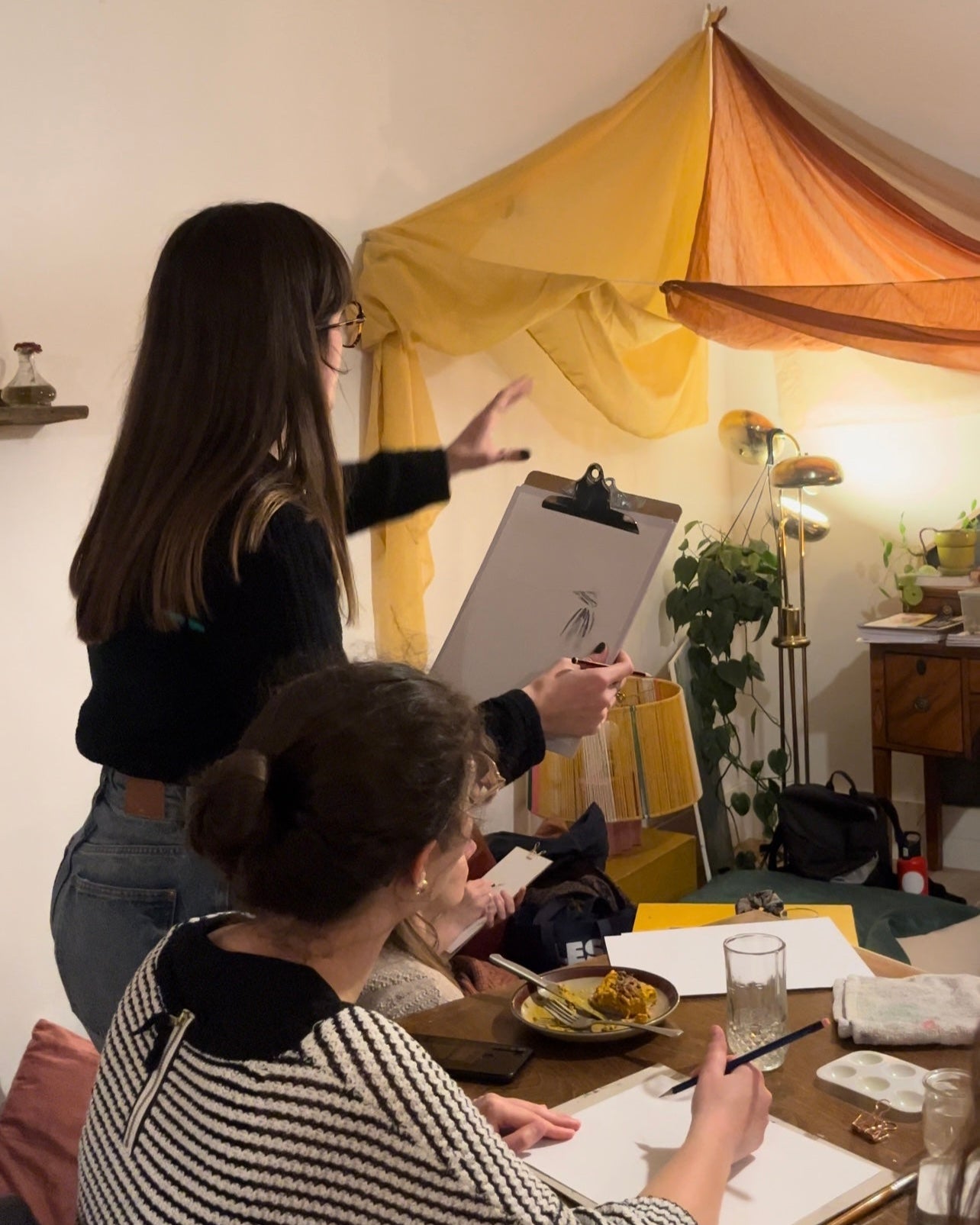 Soirée créative - Modèle vivant au Café des habitudes à Montréal, venez libérer votre créativité et lâcher prise avec Atelier by Lau
