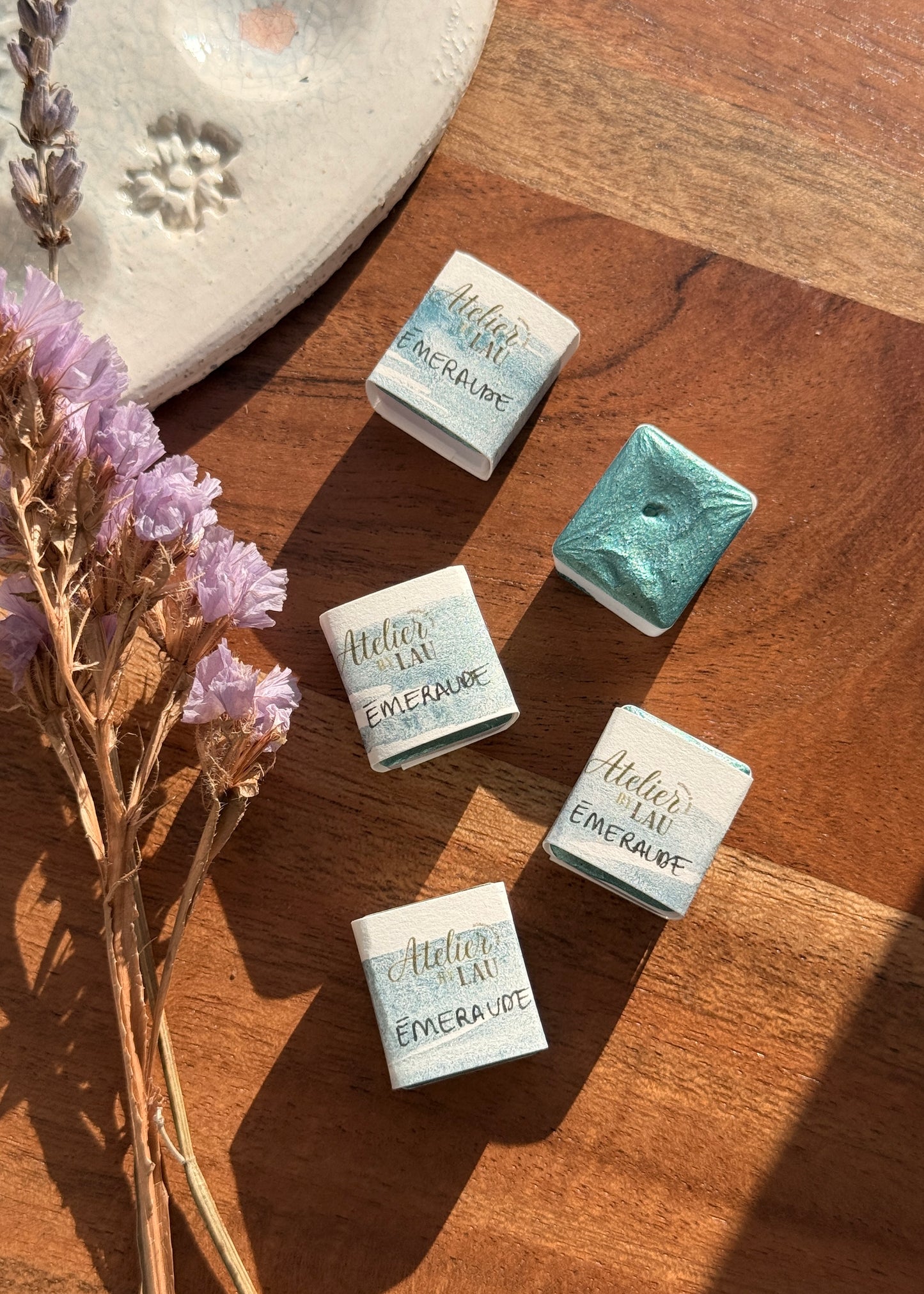 Emerald (mica) handmade watercolor pan - Shimmer effect