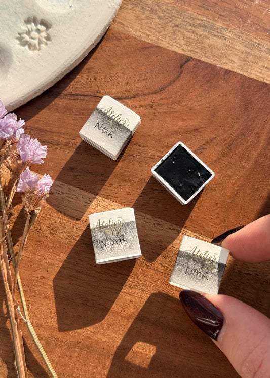 Black de Mars artisanal watercolor pan - Extra-fine pigments